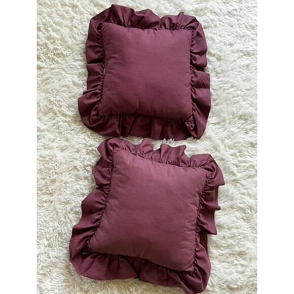 Bed Bath and Beyond out of stock dark pink pillows 12 x 12 EUC country cottage - Picture 4 of 6